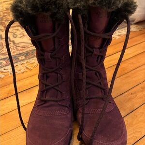 The North Face Women's Dark Magenta Winter Boots